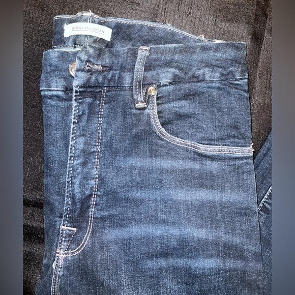 Good American Good Legs Cropped Jeans in a 10/30 - Picture 2 of 9